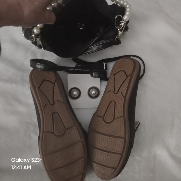 Elegant Black Loafers with Pearl Detail, Matching Purse And Earrings, Never Worn - Picture 4 of 4